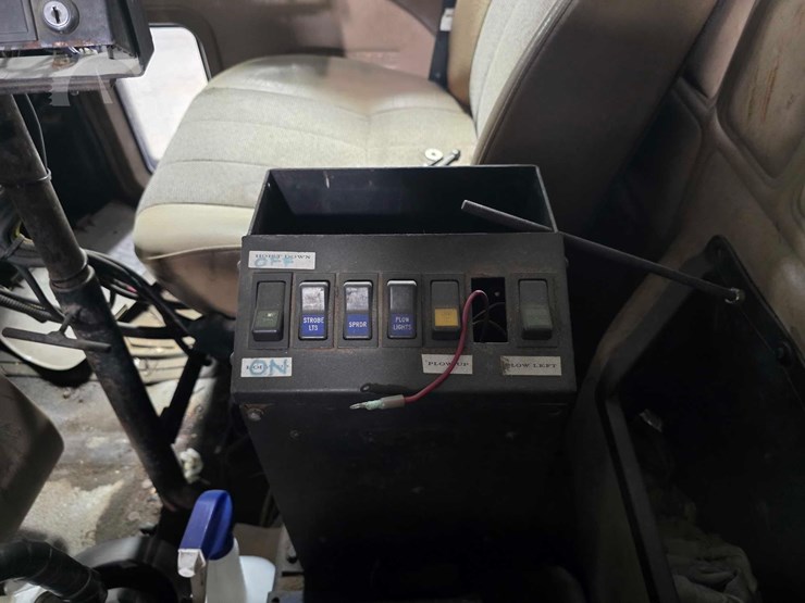 2005-mack-granite-cv713-image-16