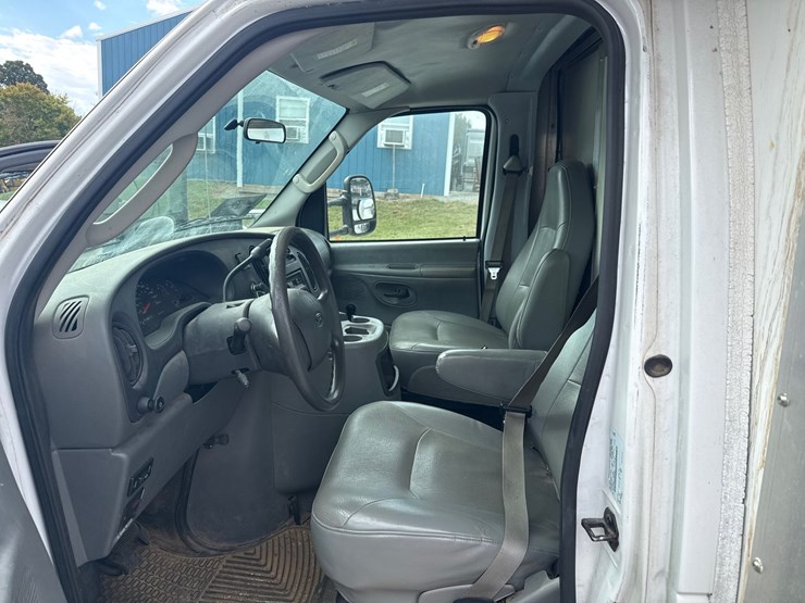2005-ford-e350-image-6