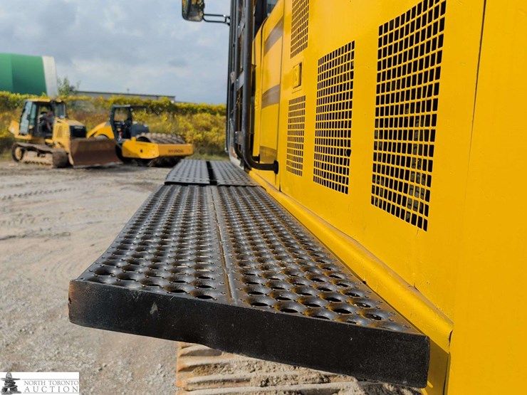 2010-john-deere-450-image-23