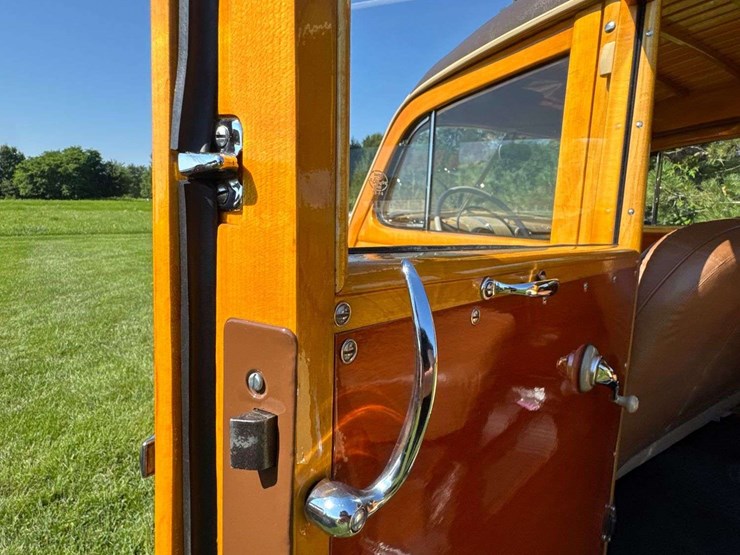 1947-ford-super-deluxe-woody-wagon-image-58