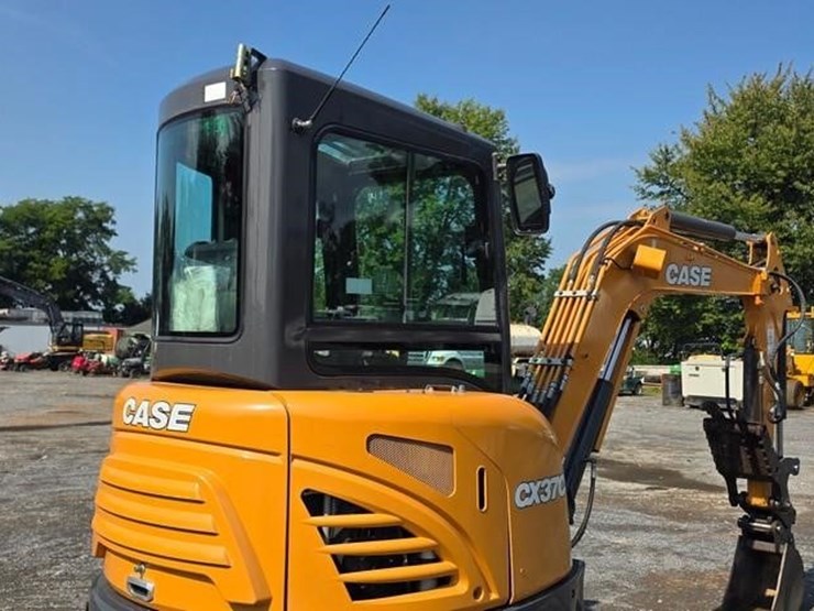 2018-case-cx37c-image-22