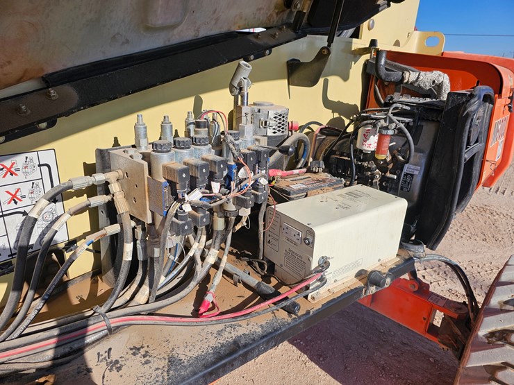2017-jlg-m600j-image-6