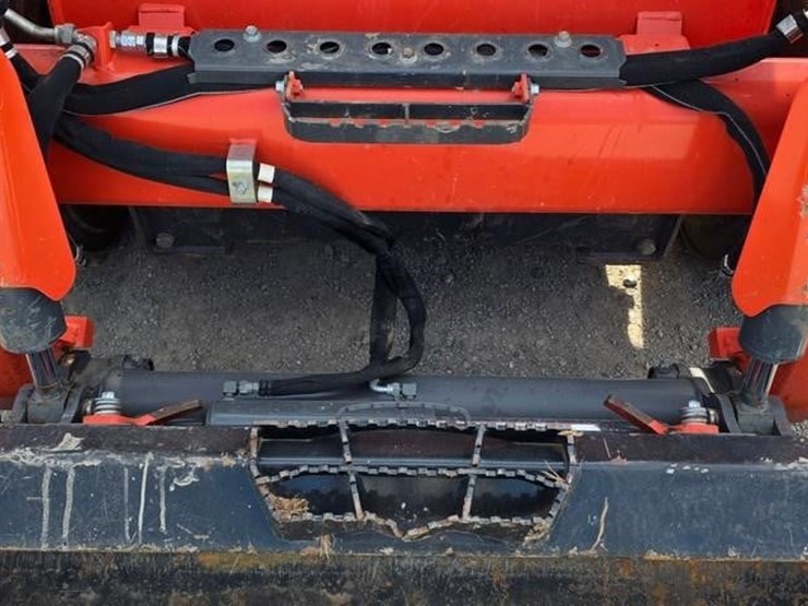 2025-kubota-ssv75-image-35