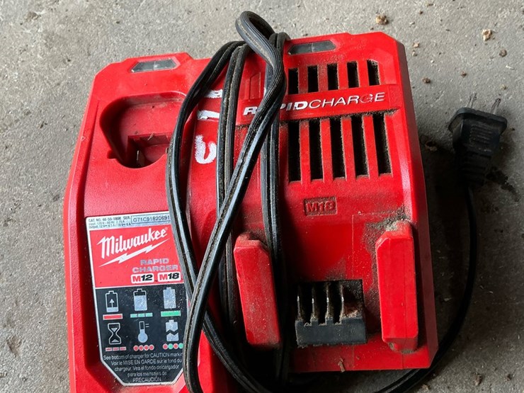 #113-•-milwaukee-m18-cordless-grease-gun-,-4-1/2"-angle-grinder),-rapid-charger-&-xc-5.0-battery-image-13