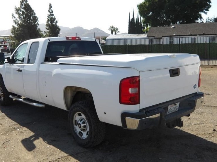 2013-chevrolet-silverado-2500-image-4
