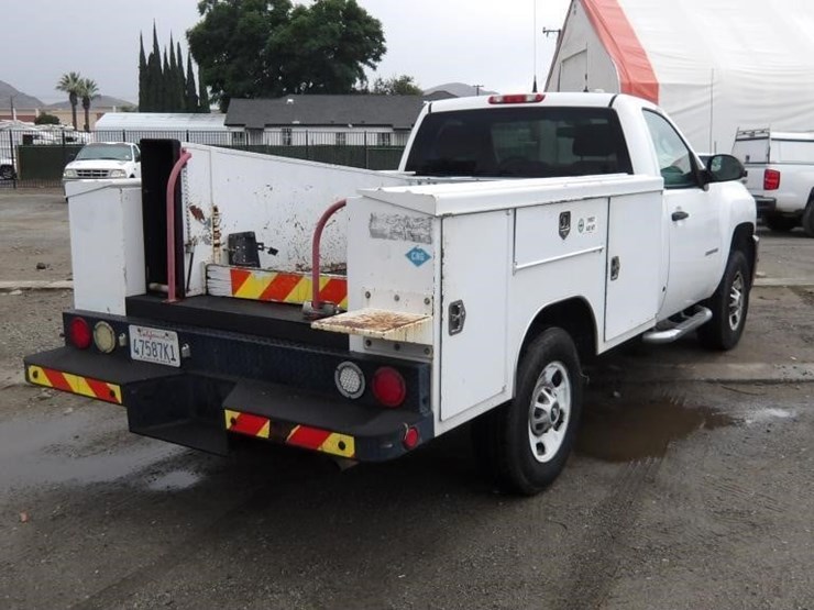 2013-chevrolet-silverado-2500-image-4