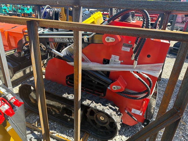 #843-•-agt-industrial-lrt23-mini-skid-steer-image-1