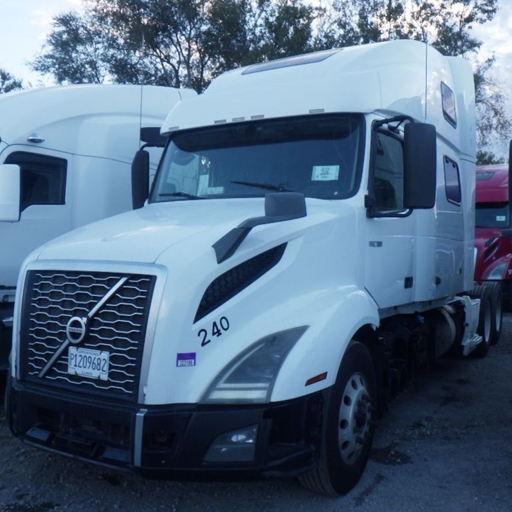 2019 VOLVO VNL860