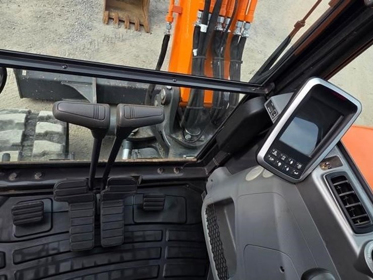 2023-doosan-dx63-3-image-64