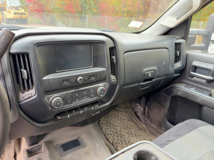 2017-chevrolet-silverado-3500hd-image-25