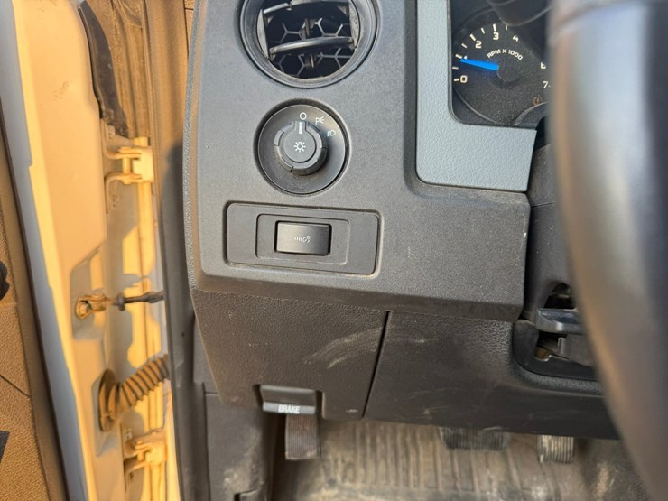 2014-ford-f150-xl-image-53