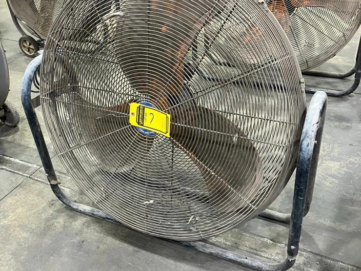 global-industrial-36"-floor-fan-image-1