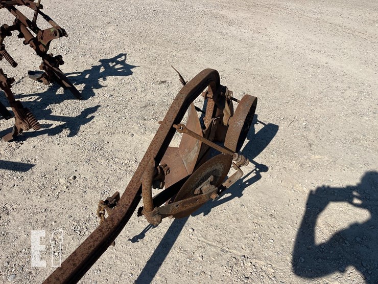 antique-single-bottom-plow-8236-image-3
