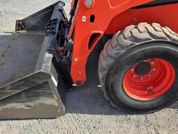 2025-kubota-ssv75-image-29