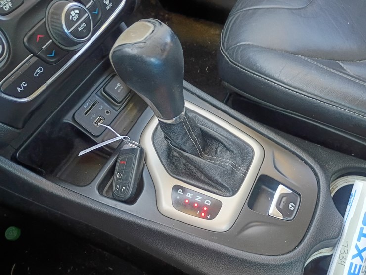 2014-jeep-cherokee-image-40