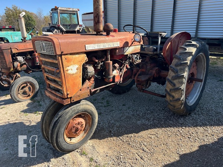 farmall-tractor-8224-image-1