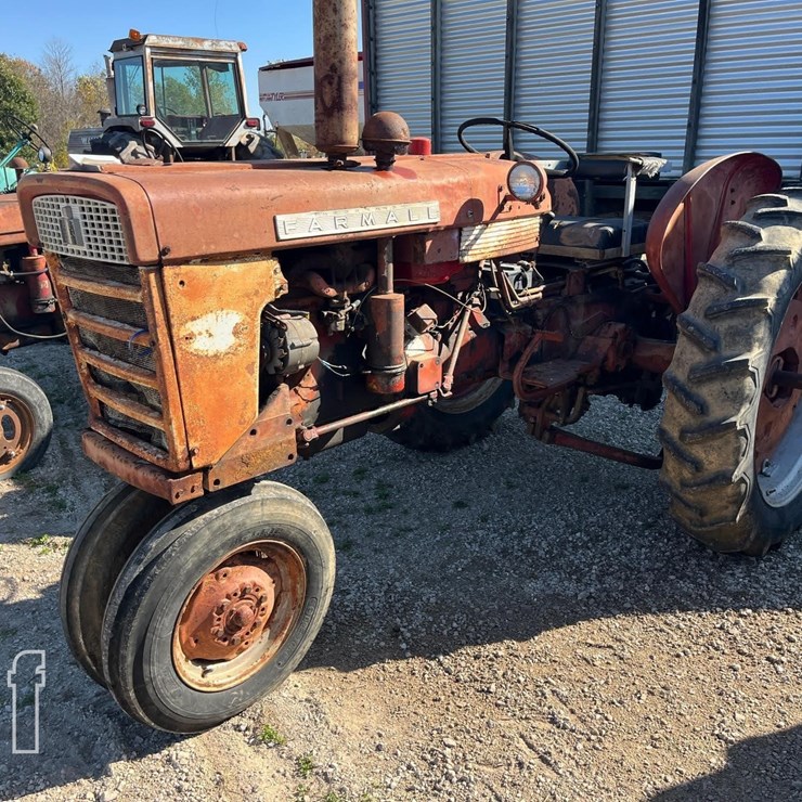 FARMALL TRACTOR 8224