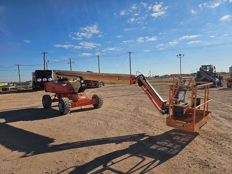 2017-jlg-m600j-image-4