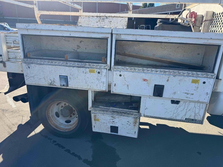 2016-ford-f550-image-16