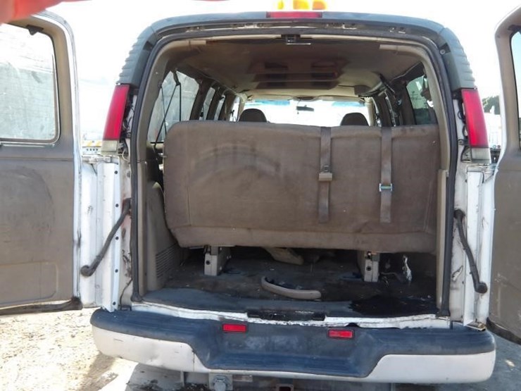 2002-gmc-3500-image-17