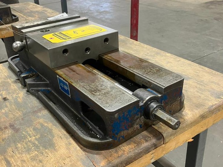 gs-8"-milling-vise-image-2