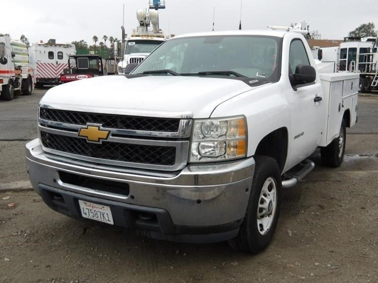 2013-chevrolet-silverado-2500-image-2