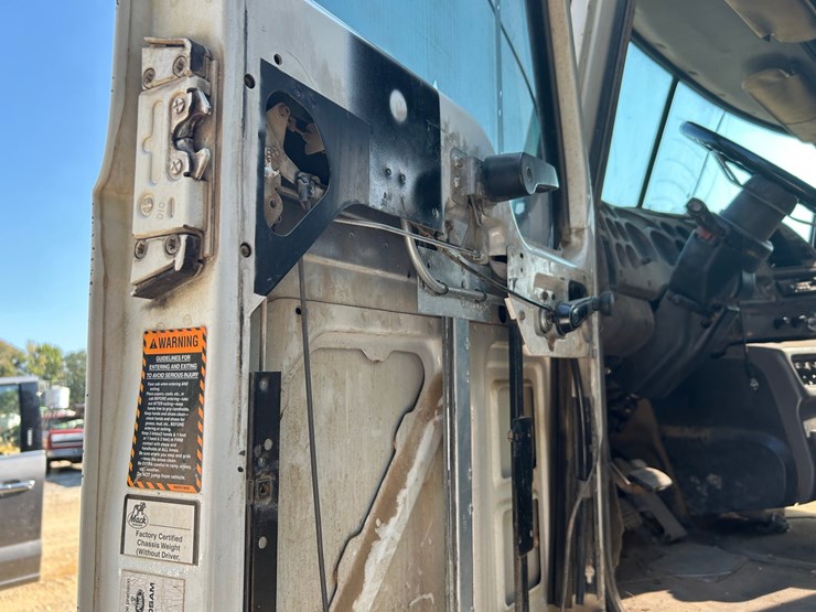 #10581-•-2006-mack-cxn613-daycab-s/a-truck-tractor-1m1ak06y36n008620-inv#10581-image-38