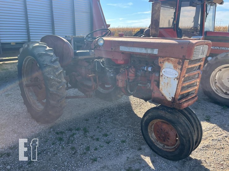 farmall-tractor-8224-image-2
