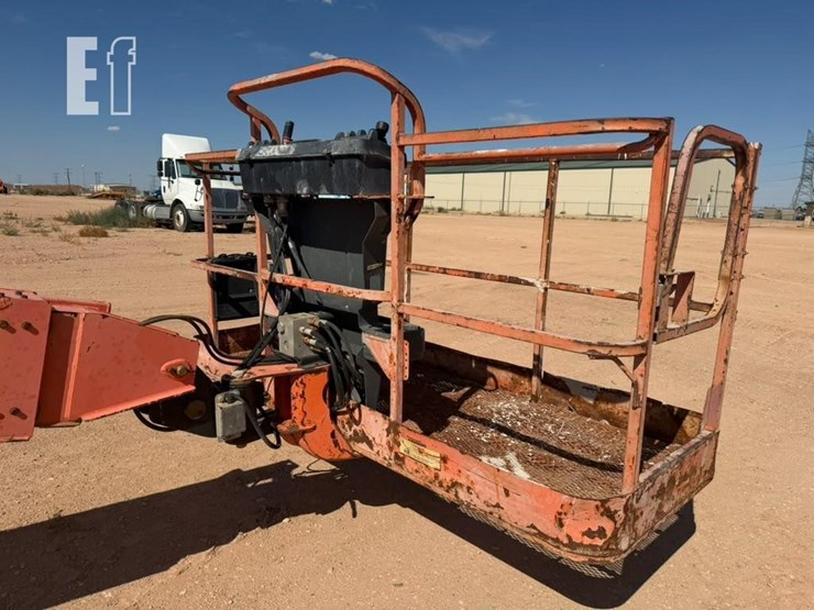 2008-jlg-800s-image-10
