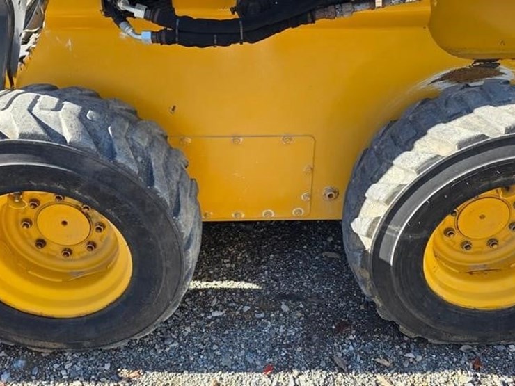 2015-deere-326e-image-26