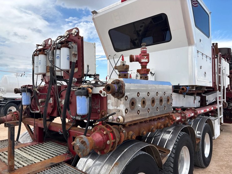 2012-caterpillar-c27-image-7
