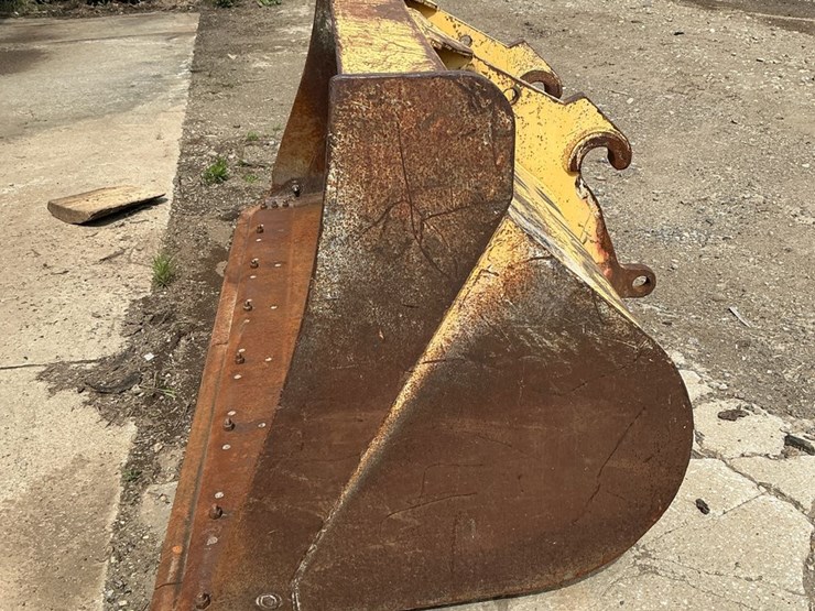 #320-•-komatsu-quick-coupler-wheel-loader-bucket-attachment-image-2