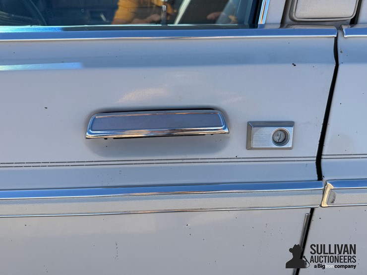 1977-lincoln-versailles-4-door-luxury-sedan-image-18