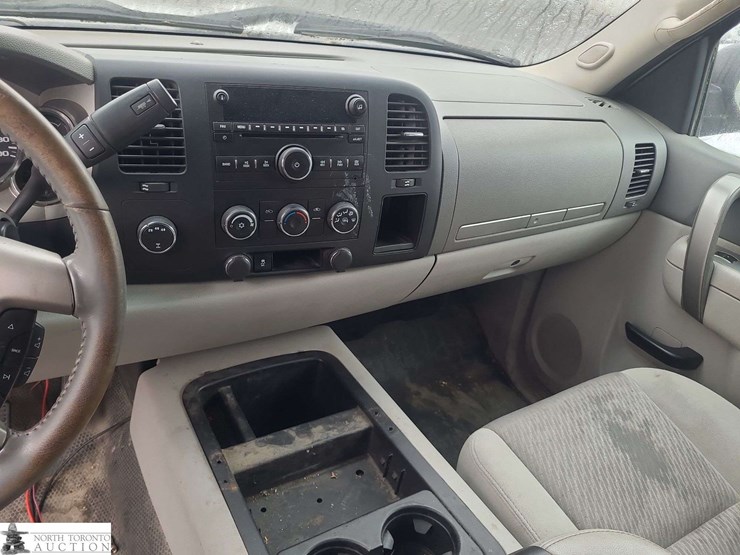 2013-chevrolet-silverado-2500hd-image-9