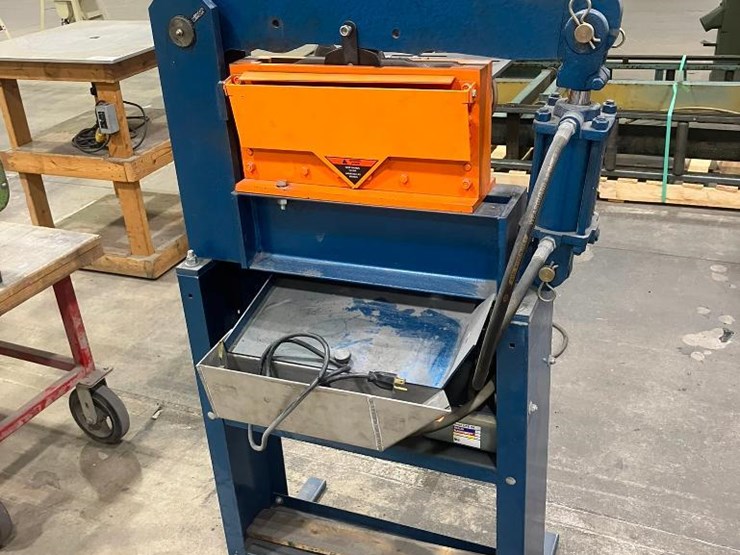metalpro-mp4000-iron-worker,-40-ton-punch-capacity,-w/-spare-assorted-dies-image-2