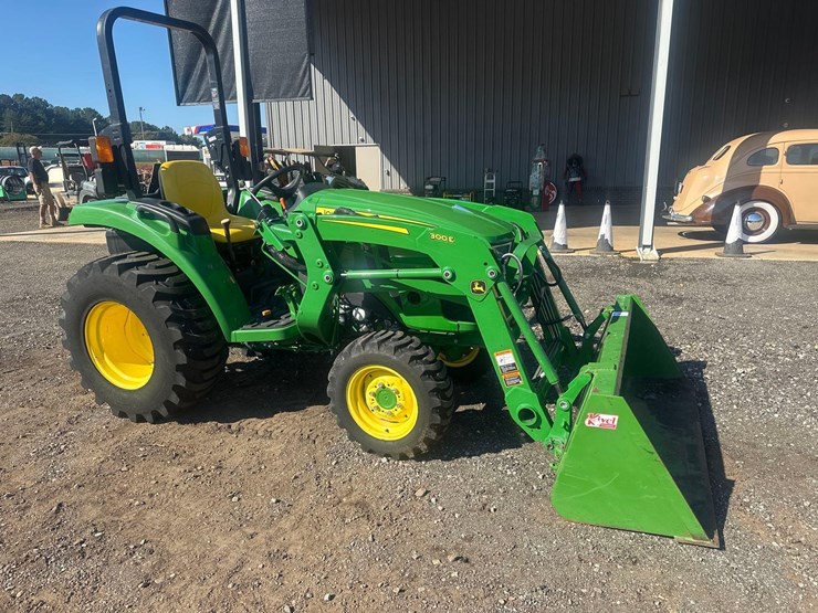 2022-john-deere-3043d-image-1