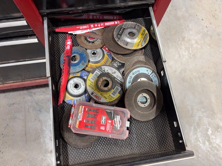 craftsman-tool-box-with-milwaukee-packouts-image-16
