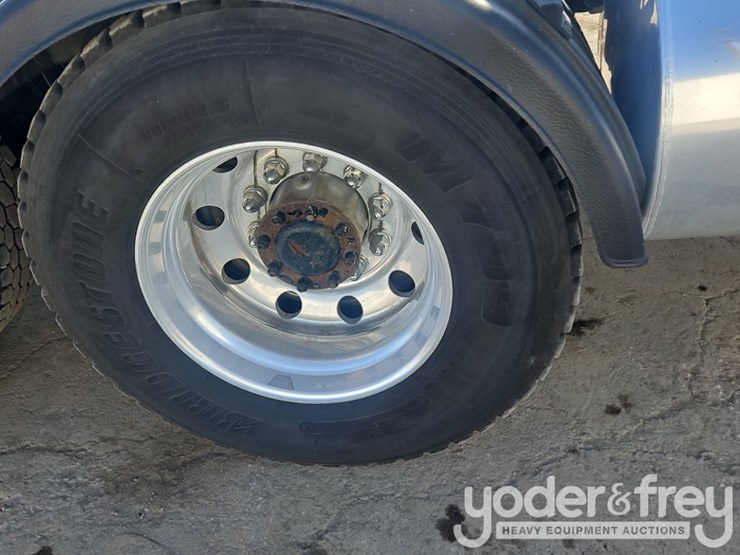 2016-kenworth-w900-image-14