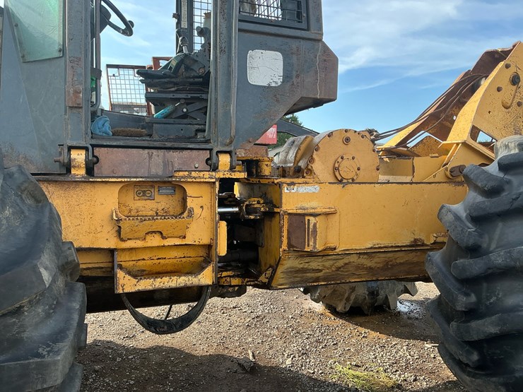 deere-640g-image-28