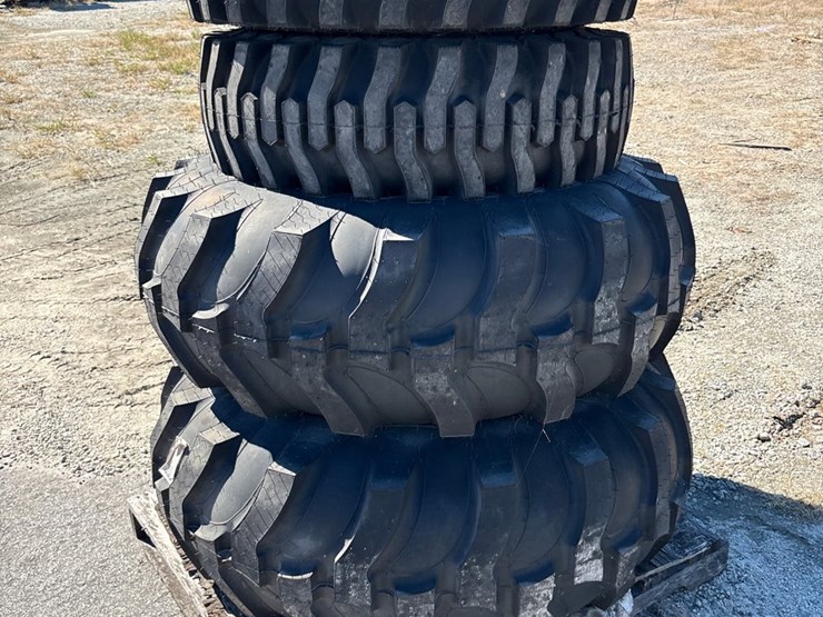 #1071-•-john-deere-r3-tires-with-rims-image-1