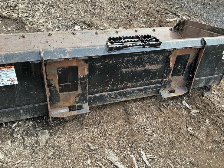 #251-•-kubota-skid-steer-loader-bucket-attachment-image-5