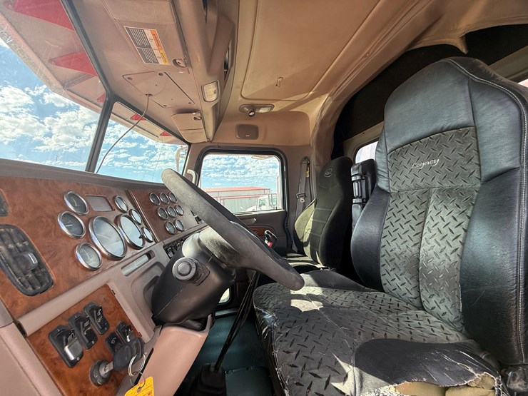 2008-peterbilt-389-image-22