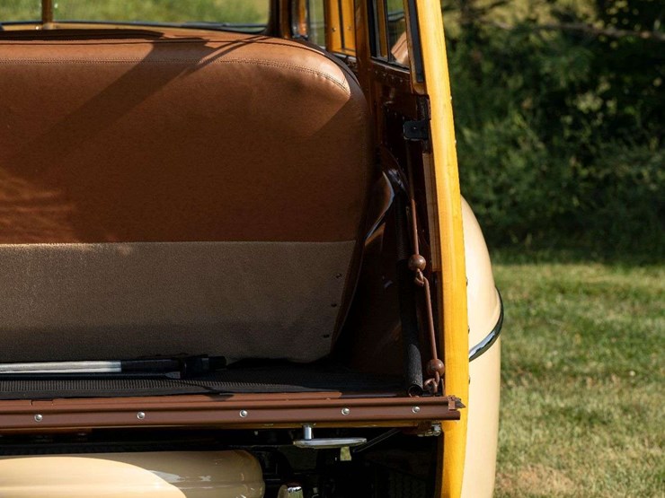 1947-ford-super-deluxe-woody-wagon-image-93