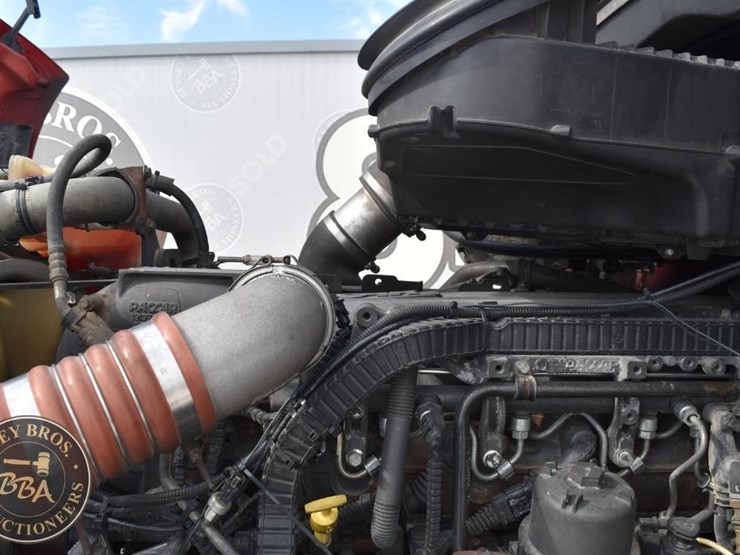 2014-peterbilt-579-image-28