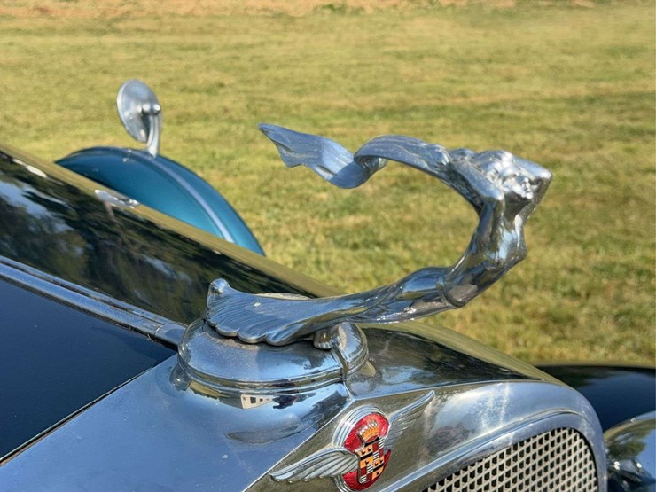 1932-cadillac-v-16-fleetwood-image-15