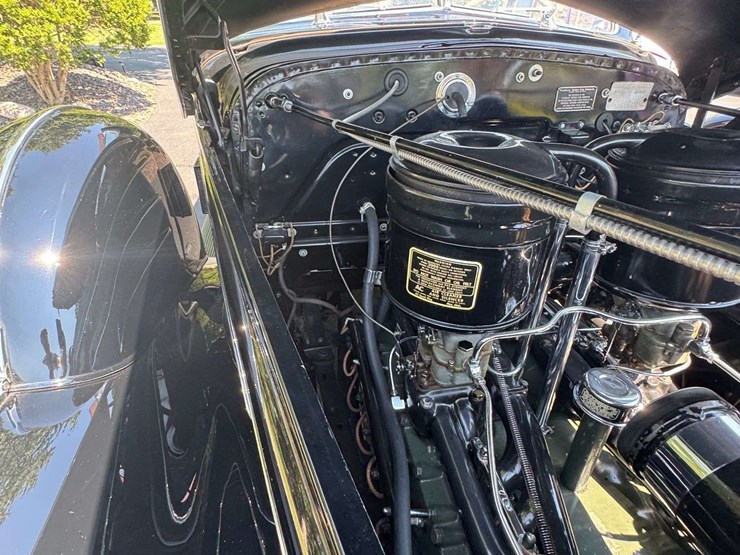 1939-cadillac-series-90-v-16-convertible-coupe-image-50