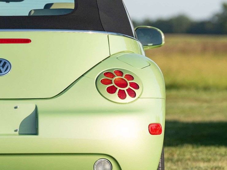 2005-volkswagen-new-beetle-gls-convertible-16,500-original-miles-image-3