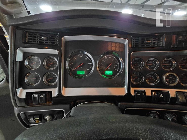 2009-kenworth-t800-image-12