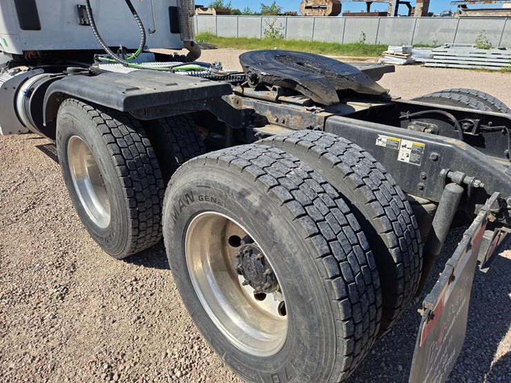 2018-peterbilt-579-image-31