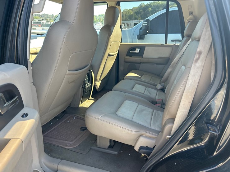 2004-ford-expedition-image-8